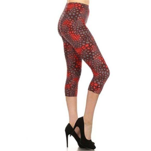 Red and Gray Snake Design Print Buttery Soft Capri Leggings - Picture 1 of 2